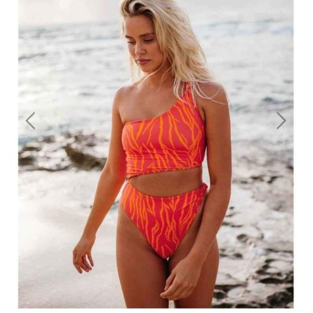 Skatie Cutout One Piece Bathing Suit (XL)